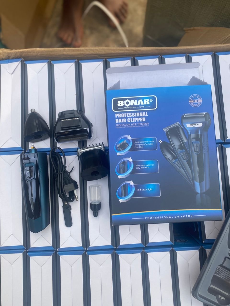 Tondeuse rechargeable à 3 têtes changeant
